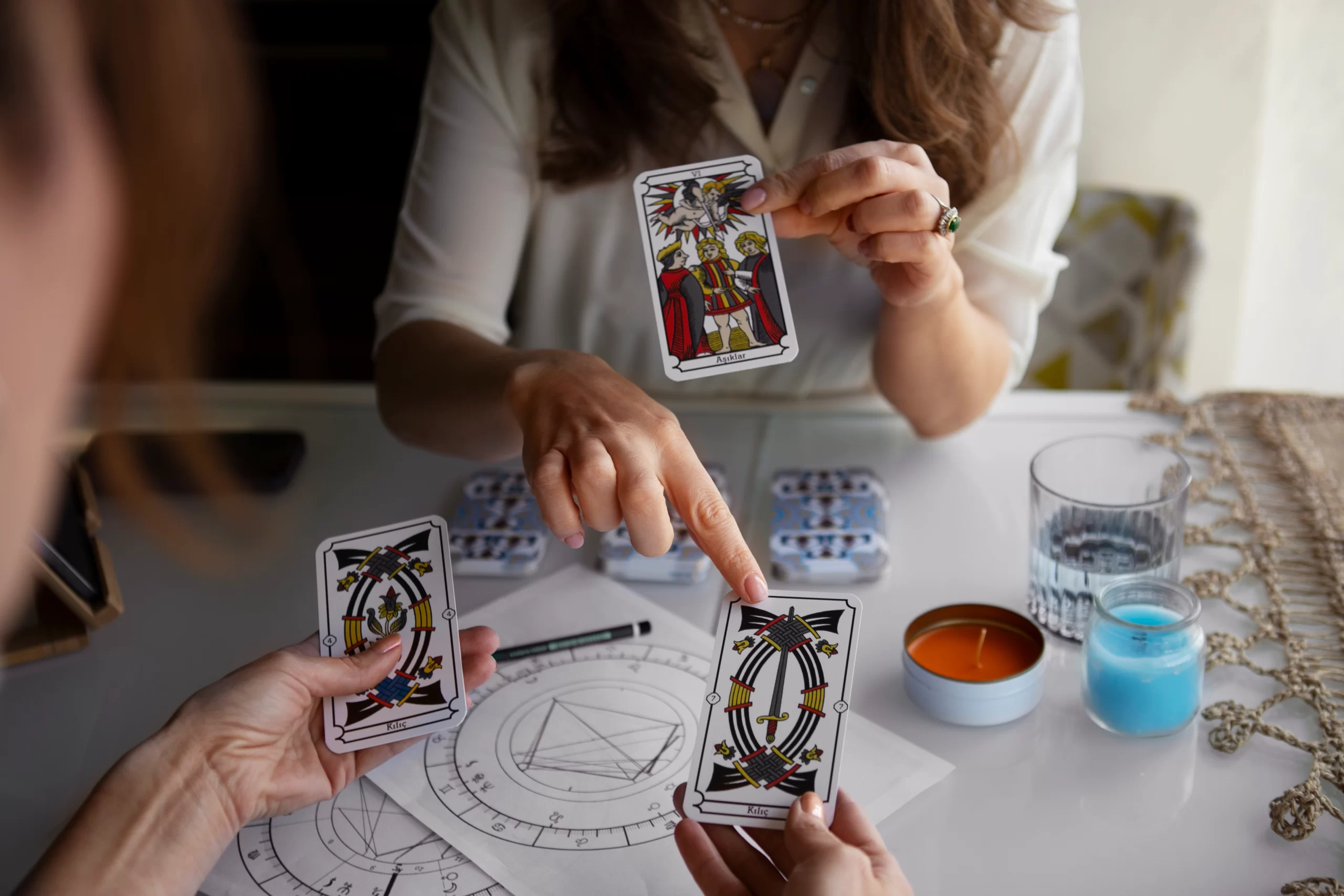 exemplo de uma consulta de Tarot com o deck de Marselha